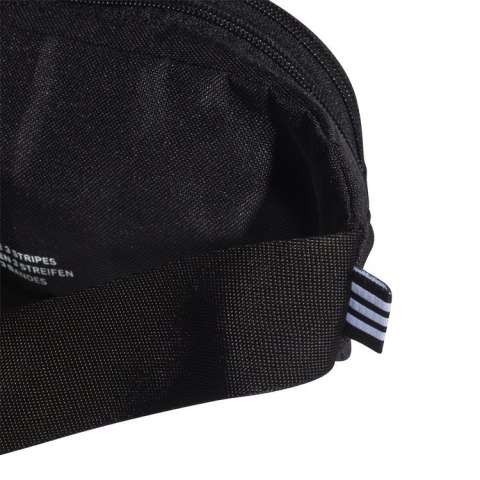 Saszetka adidas Essential Crossbody czarna sportowa nerka Saszetka adidas Essential Crossbody czarna sportowa nerka